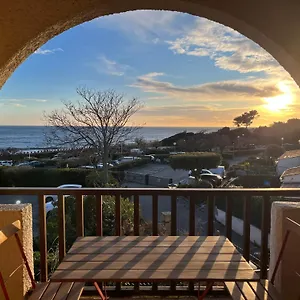 https://studio-lumineux-avec-vue-mer-conciergerie-regnier.fr-provencehotel.com